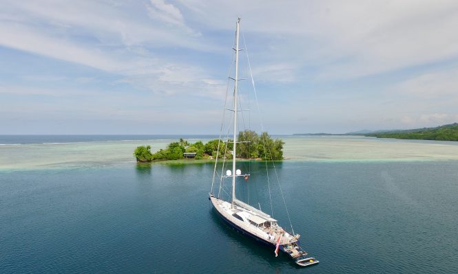 Sailing yacht GUILLEMOT