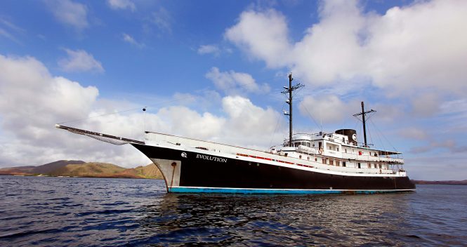 EVOLUTION motor yacht