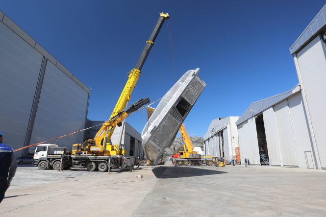 36m shadow yacht to Project PHI superyacht - hull turning at Alia Yachts