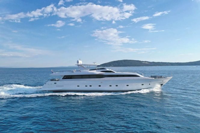 Motor yacht Princess Lona