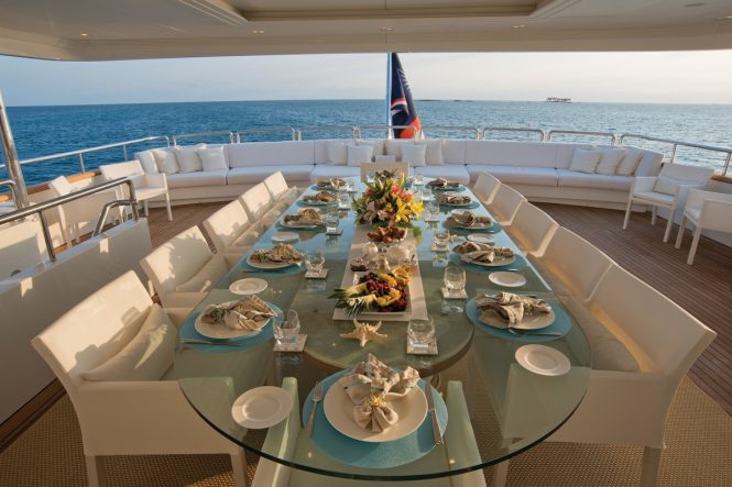 alfresco dining set up