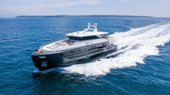 motor yacht UNTETHERED