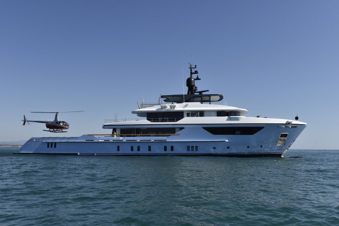 sistership to motor yacht DRIFTER WORLD