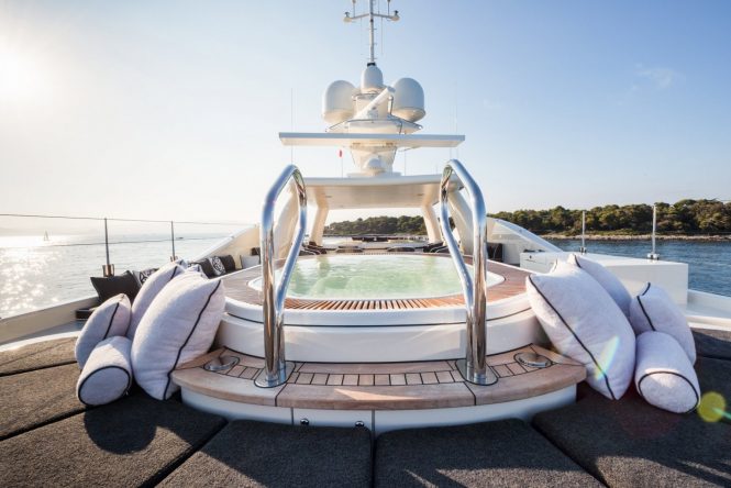 Jacuzzi on board M/Y ELIXIR available in Croatia