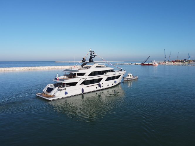 RJ 130 superyacht