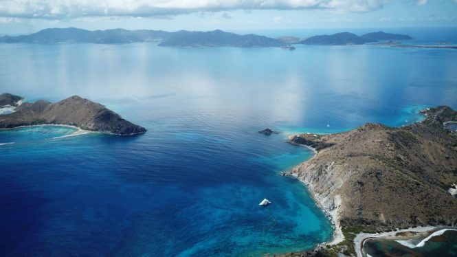 Luxury yacht Far Niente in the Hallovers Bay BVI