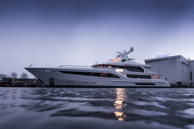 Profile of yacht SOMNIUM © Feadship