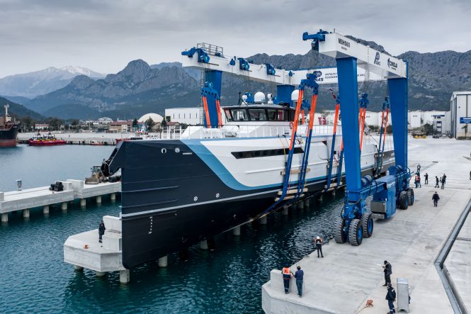 TIME OFF Yacht Support built by Damen Yachting - hitting water