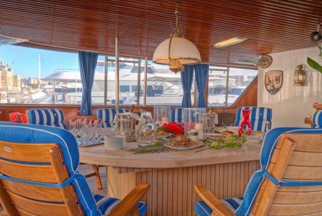 Alfresco dining set up