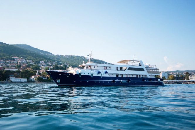 Motor yacht LUPUS MARE