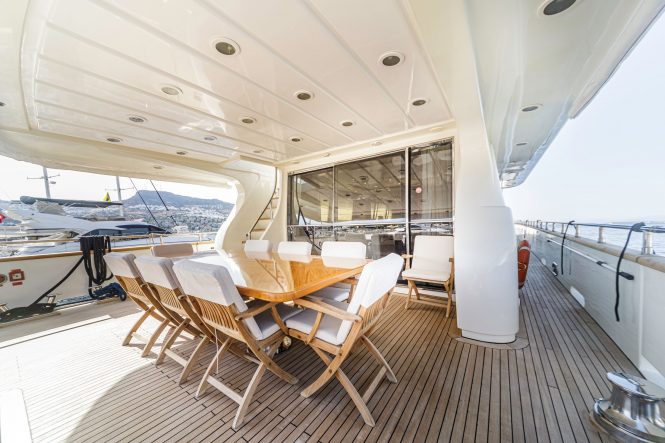 Aft deck dining