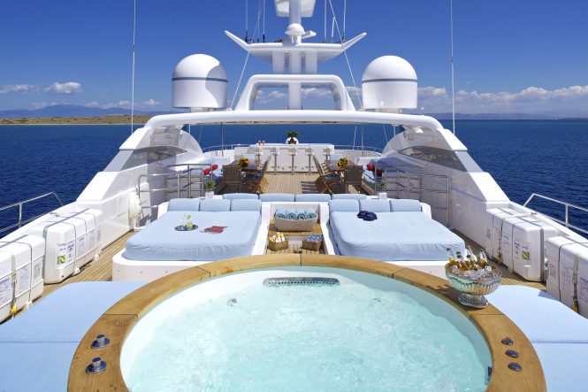 Sun deck Jacuzzi