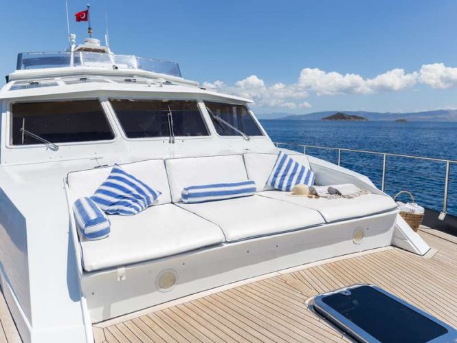 Foredeck sunbathing area