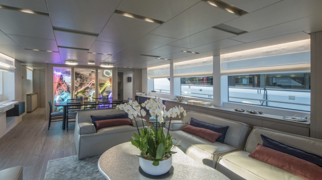 Lovely modern saloon and dining area