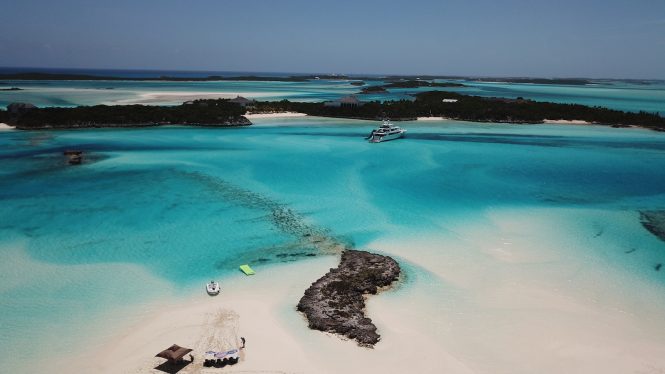 Luxury superyacht FAR NIENTE in the Little Pipe Cay © Photo credit to the crew