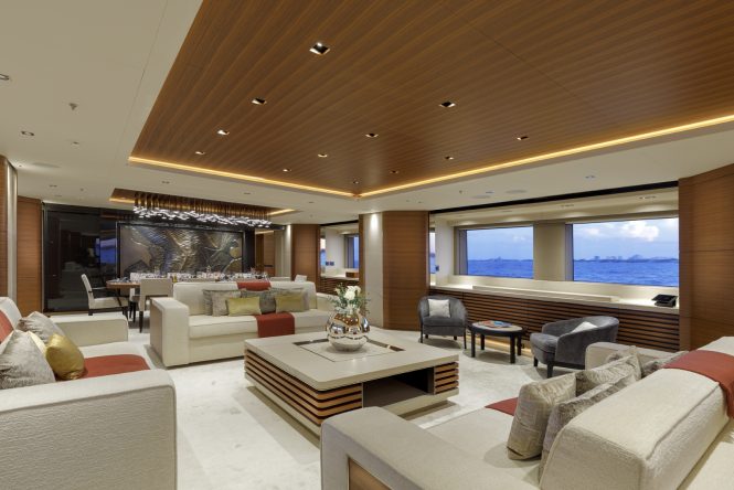 Salon -®JimRaycroft