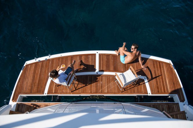 Spacious swim platform