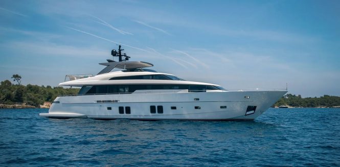 Motor yacht GEORGE FIVE