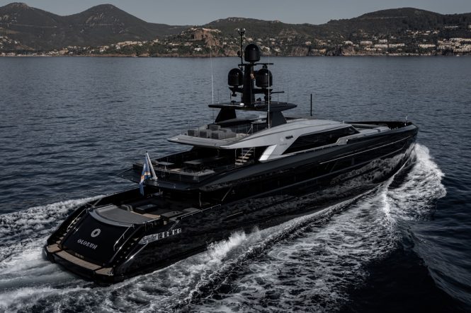 aft view while running - Photo © Blue iProd