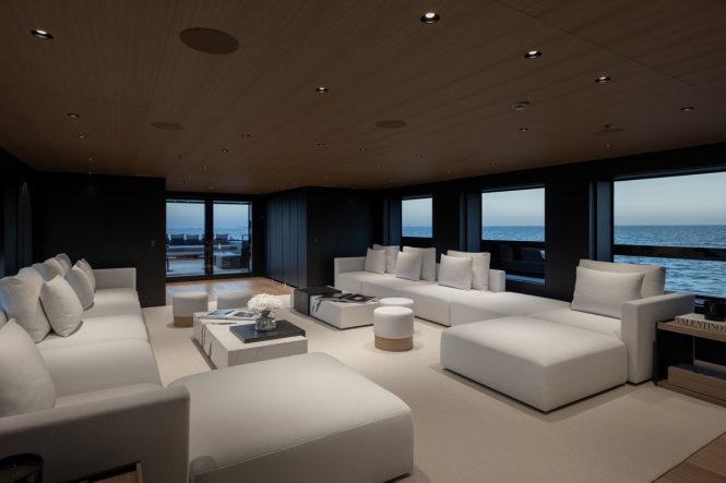 main saloon interiors - Photo © Blue iProd