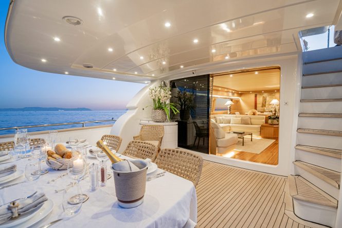 aft deck alfresco dining
