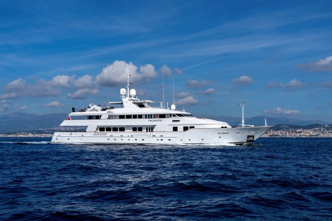 Luxury yacht Tacanuya