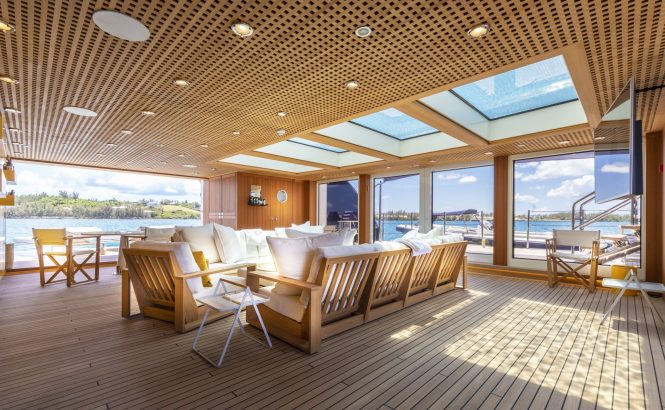 Amazingly spacious beach club with comfy seating © Jim Raycroft