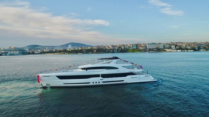 Motor yacht LA VIE by © Mengi Yay