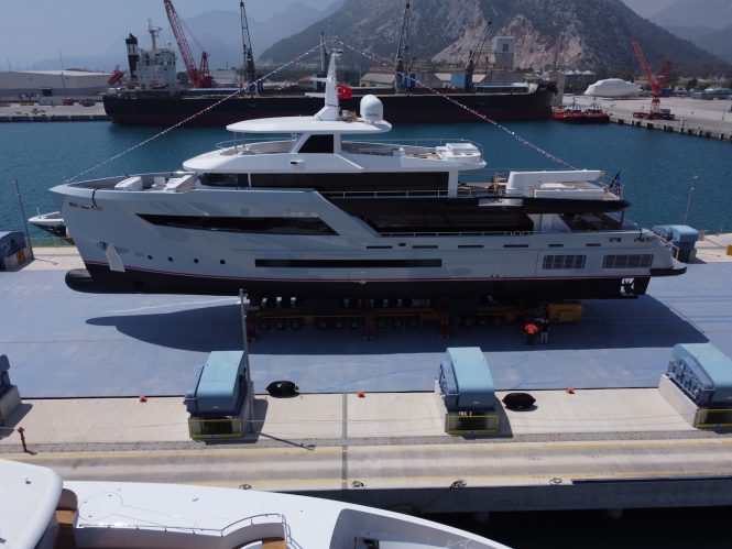 Motor yacht HEEUS at Bering Yachts