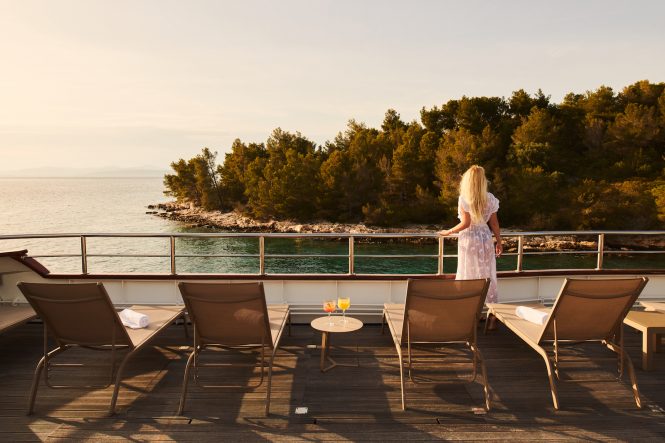 Sunbathing and relaxation area on deck