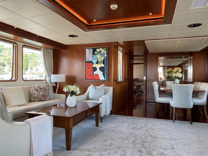 Saloon and dining area