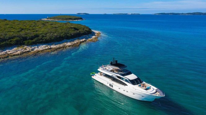 Island hopping around Croatia aboard motor yacht SECUNDUS