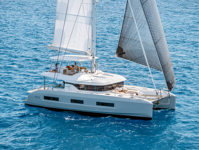 Sailing catamaran HYDRUS