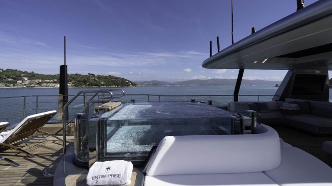 On deck infinity jacuzzi | Image Baglietto