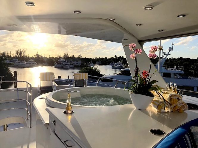 REAL SUMMERTIME | Sun deck jacuzzi