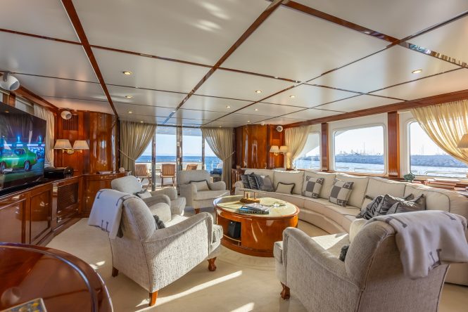 STELLA FIERA | Main salon view aft