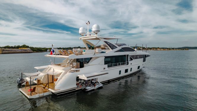 Motor yacht LUZ DE MAR