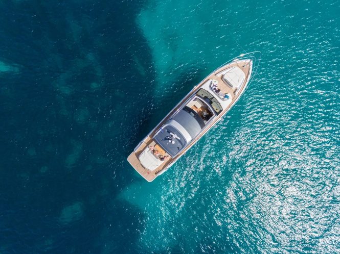 Motor yacht MeSoFa (sistership underway)