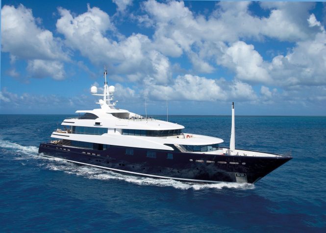 Super yacht O'EVA
