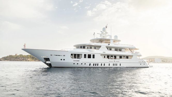 Super yacht HEMABEJO