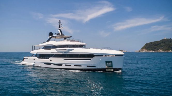 Motor yacht PERLA BIANCA (sistership)