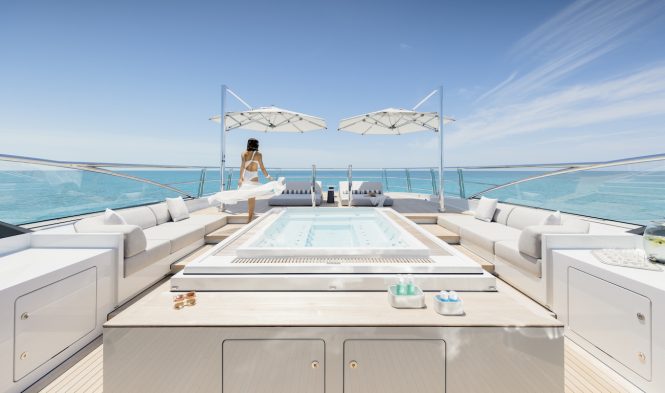 Jacuzzi pool aboard ©Guillaume Plisson