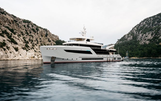luxury yacht HEEUS