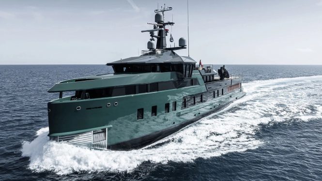 Superyacht PINK SHADOW