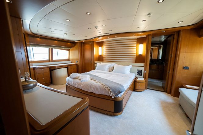 Main deck master suite