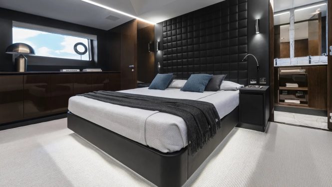 Riva 82 Diva master suite