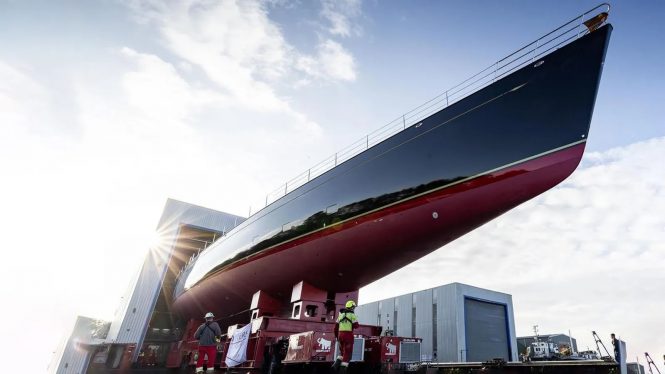 Sailing yacht MAXIMUS