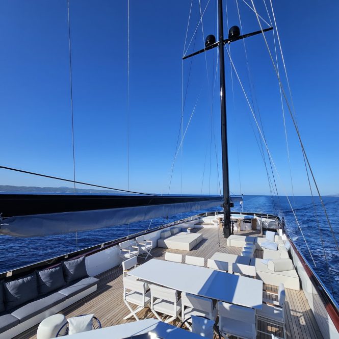 Fabulous deck spaces