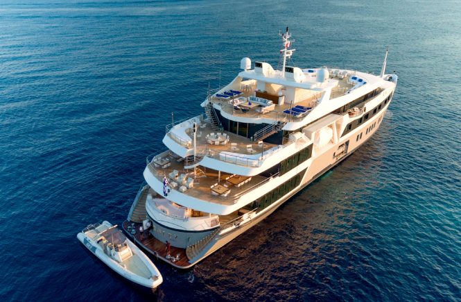 Superyacht SERENITY