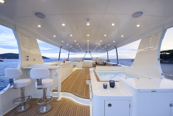 Deck with Jacuzzi © Pozitif Studio